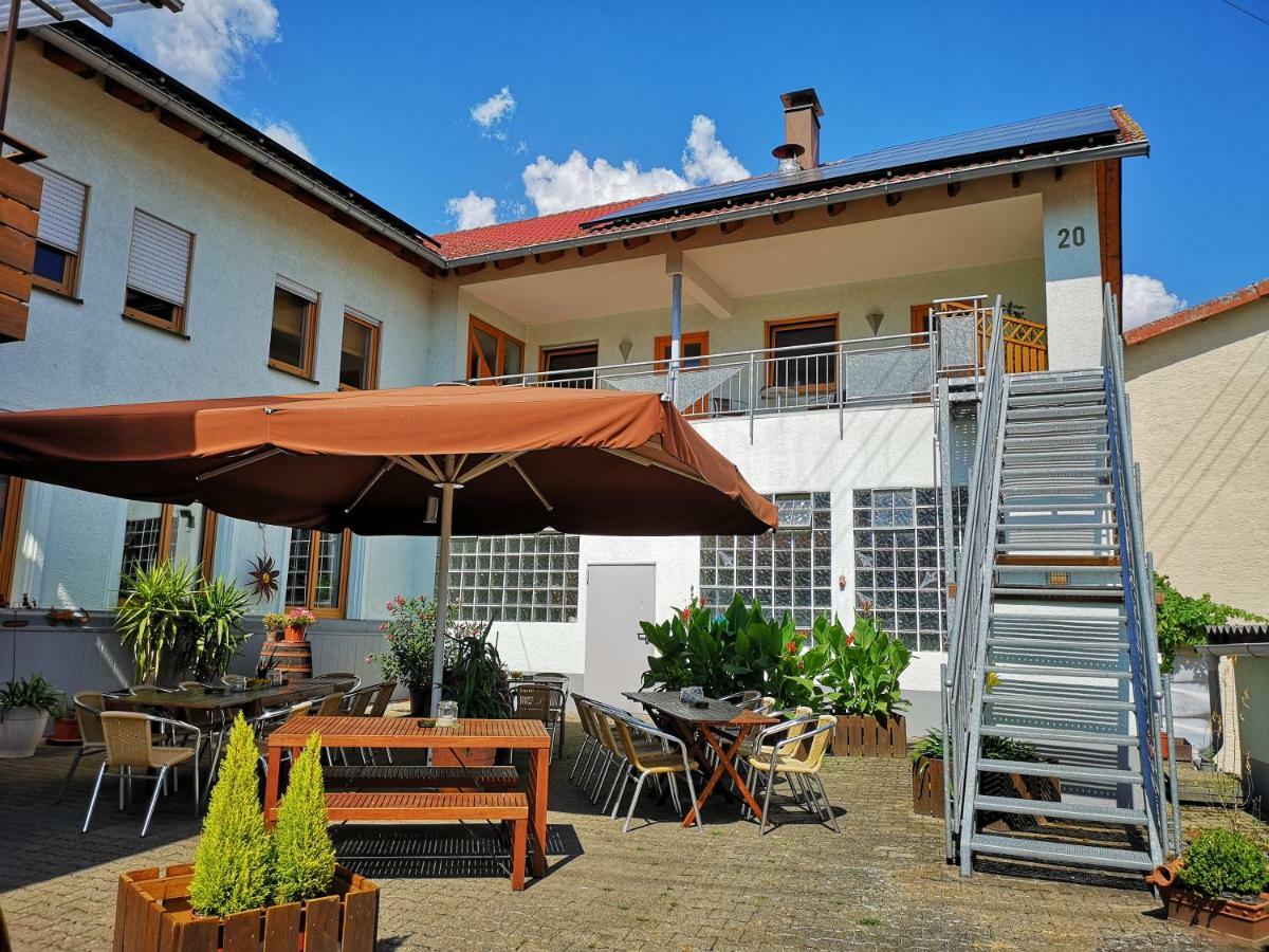 Gasthaus Zum Loewen Seckach Exterior foto